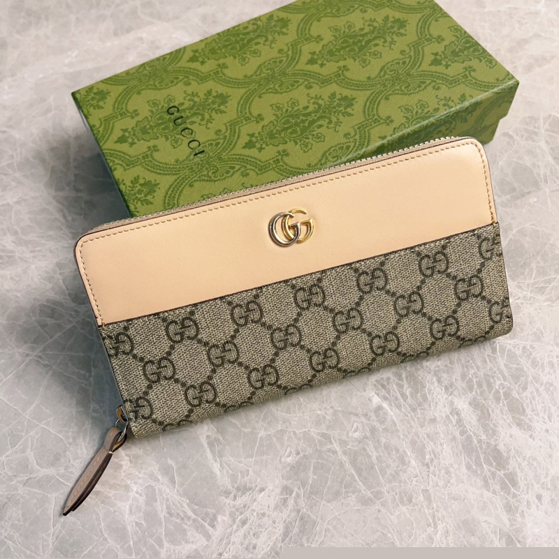 G*u*i wallets & purse